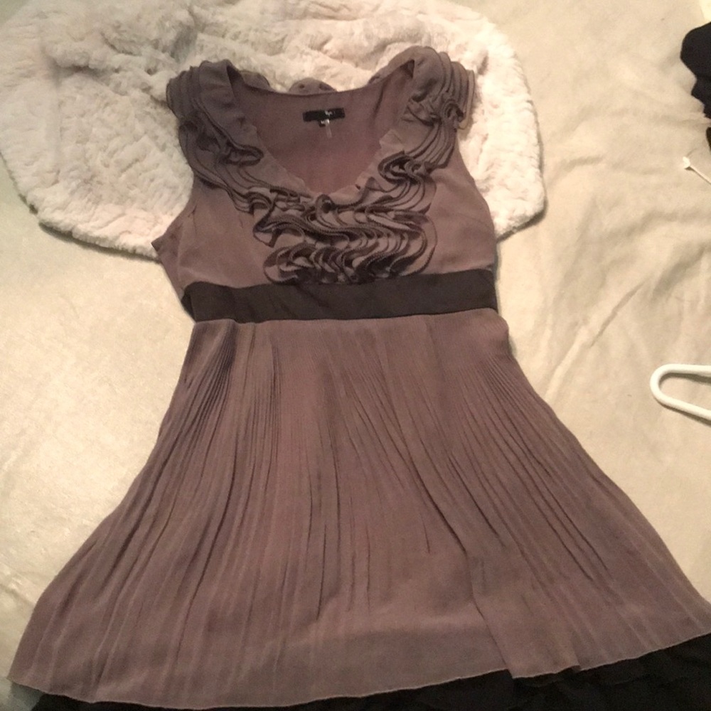 Ruffled neckline gray dress